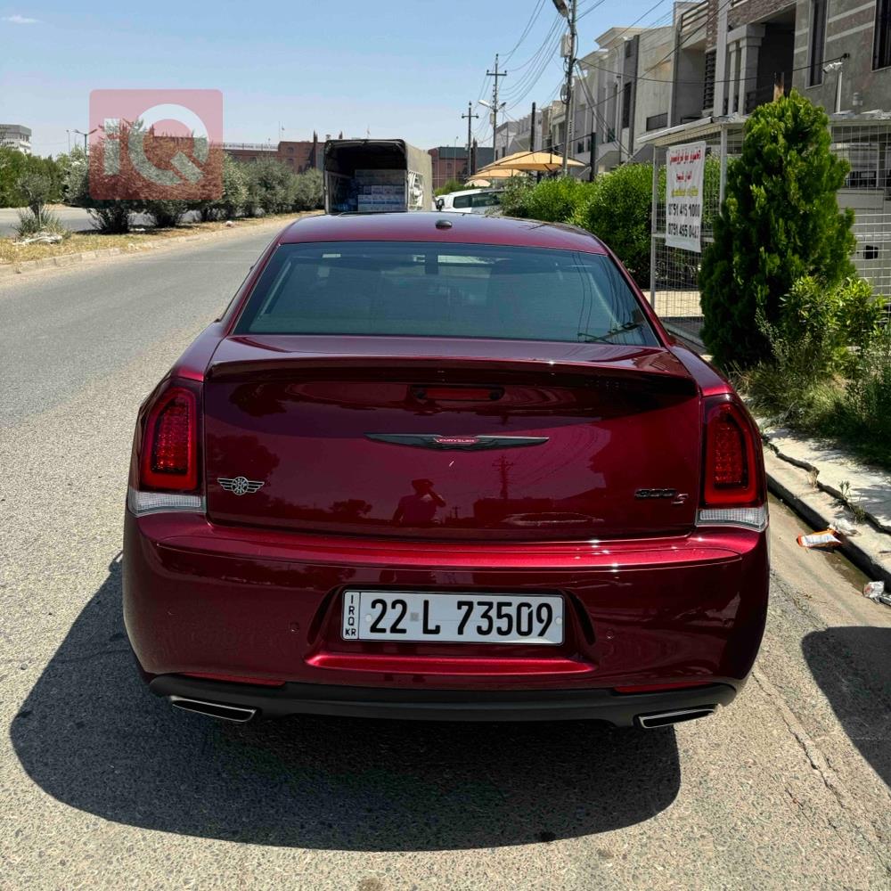 کرایسلەر 300